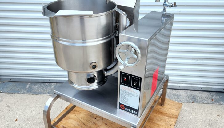 Groen 10 Gallon Natural Gas Tilting Steam Kettle w/ Stand